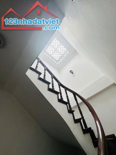 BÁN NHÀ NGUYỄN CHÍ THANH - ĐỐNG ĐA - DIỆN TÍCH: 41/47M2 - XÂY 5 TẦNG - NGÕ TO - Ô TÔ - SỔ - 2
