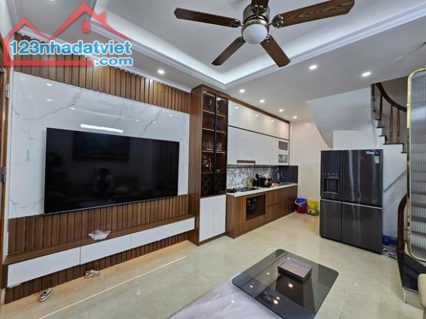 Bán nhà Mỹ Đình, DT: 30m2, 5 tầng, MT: 4m Giá 7.85 tỷ