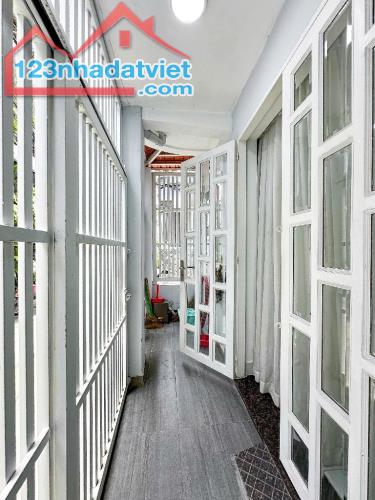 Cần bán nhà mặt tiền 3 tầng, ngay Cầu Nguyễn Văn Cừ - 2