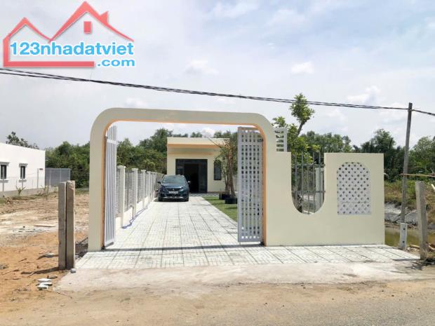 Nhà vườn mt đường nhựa xã Tân Ân, Cần Đước dt 264m2 thổ , 2pn 1wc giá 2,4 tỷ - 2