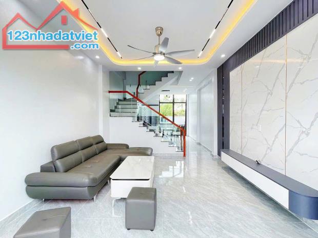 Nhà KDC Trung Thành, 1 trệt 1 lầu đã có sổ hồng riêng 108m2, 3PN 2WC