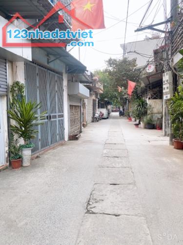 PHỐ BA LA - NGÕ Ô TÔ 7 CHỖ - MẶT TIỀN RỘNG - NHỈNH 1 TỶ - 2