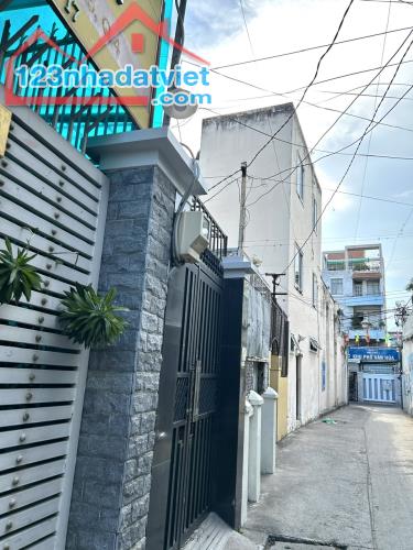 NHÀ CÓ 4 TẦNG ĐƯỜNG XÓM CHIẾU - XE HƠI ĐẬU CỬA-CUNG ĐƯỜNG ĐẸP AN NINH- GẦN CHỢ, TRƯỜNG - 1