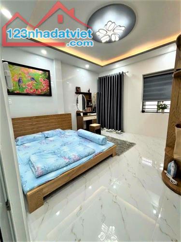 HIẾM !!! 200TR/M2 - MẶT TIỀN ĐƯỜNG 10M PHƯỜNG 15 QUẬN 10 - DT 4.5x9M 2 TẤM K/OANH ĐẮC ĐỊA - 2