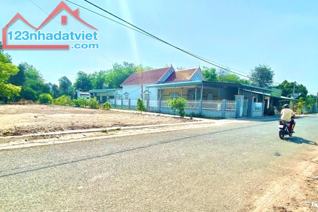 BÁN 2 SỔ 350M2 ĐẤT THỔ CƯ MẶT TIỀN CHỢ HUYỆN, CẶP TRƯỜNG HỌC, ỦY BAN, ĐÚNG 245TR