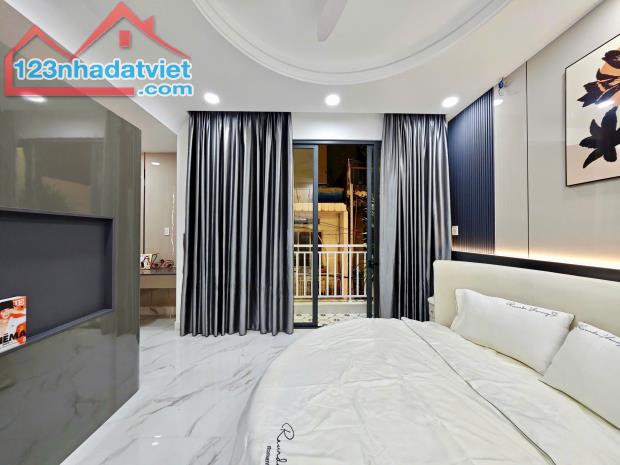 Siêu phẩm giá hời Bán nhà góc 3 Mặt tiền Nguyễn Văn Thủ, Q1, 80m2, vuông đẹp 5 tầng, 36,9t