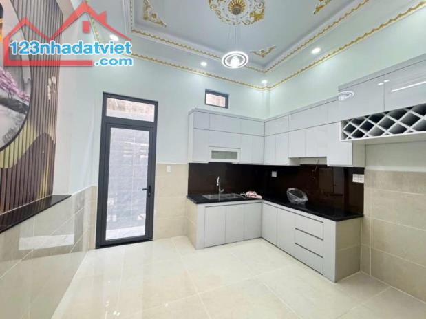 Nhỉnh 5 tỷ có ngay nhà đẹp 3 tầng, hẻm xe tải kề bên VInhomes Grandpark Q9 - 3