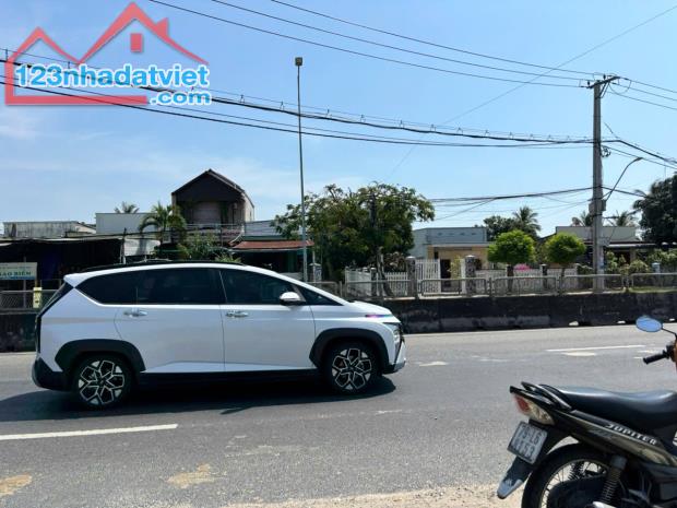 Bán gấp 4000 met vuông đất mặt tiền Quốc Lộ 1A Cam Lâm Khánh Hòa giá cực rẻ