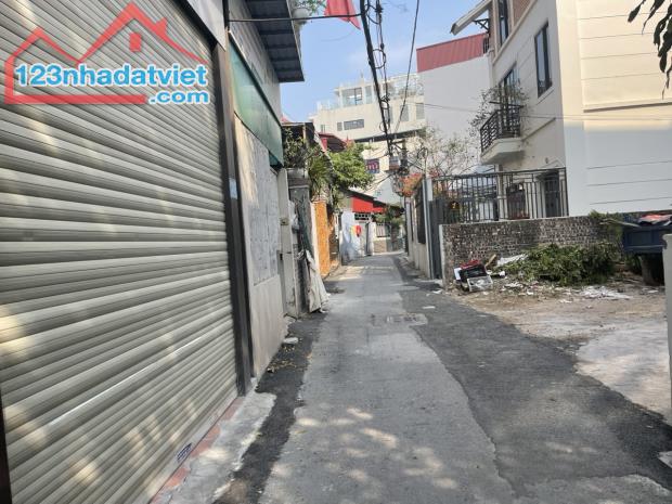 Nhỉnh 8 tỷ có ngay 62,2m đất tổ 8 Thạch Bàn, ô tô vào nhà, cách 30m ra đường ô tô tránh - 1