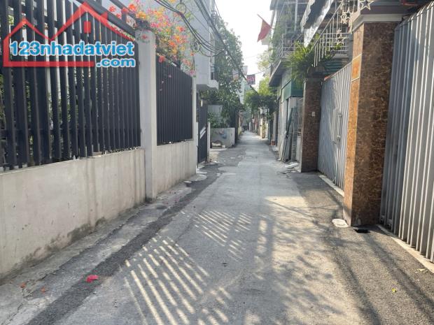 Nhỉnh 8 tỷ có ngay 62,2m đất tổ 8 Thạch Bàn, ô tô vào nhà, cách 30m ra đường ô tô tránh - 2