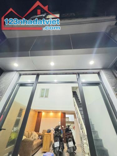 SIÊU HOT NGUYỄN CHÍNH - 3.9 TỶ- 30M2 - 5M MT - GẦN Ô TÔ - VỊ TRÍ ĐẸP
