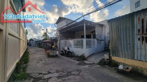 Nhà ngay Phố Mạc Cửu 115m full thổ cư ngay Sân bay Cũ Phú Quốc giá 3.9 tỷ gần chợ Dương đô