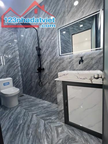 Nhà Mới Xây Thơm Phức Mùi Sơn ở Diên Sơn - Diên Khánh💖💖

♻️Thiết kế : 3 Ngủ - Phòng Thờ - 1