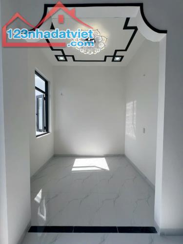 Nhà Mới Xây Thơm Phức Mùi Sơn ở Diên Sơn - Diên Khánh💖💖

♻️Thiết kế : 3 Ngủ - Phòng Thờ - 2