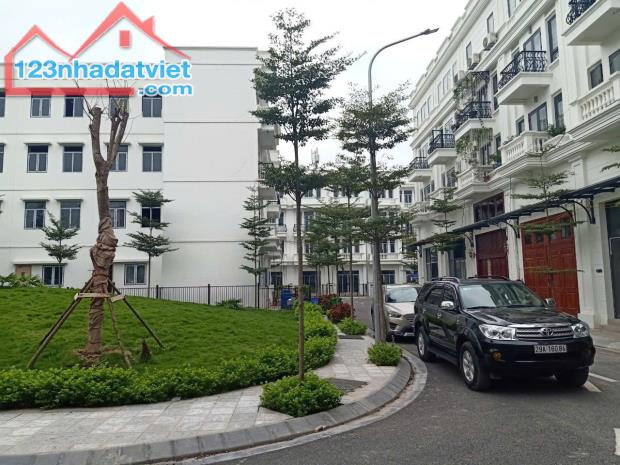 Bán nhà liền kề Phú Diễn Bắc Từ Liêm 62m2 5 tầng giá 16 tỷ