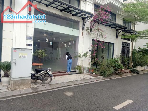 Bán nhà liền kề Phú Diễn Bắc Từ Liêm 62m2 5 tầng giá 16 tỷ - 1