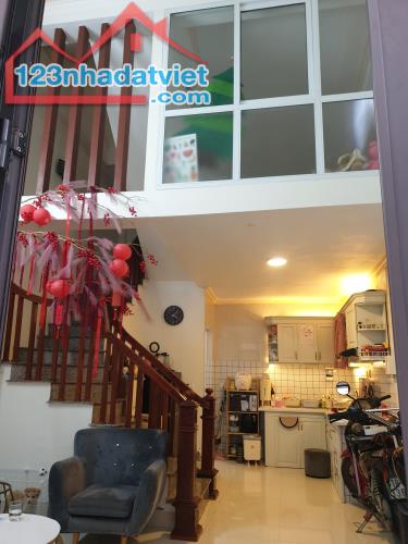 BÁN NHÀ ĐẸP 1.35 TỶ 3 TẦNG 30M2 ( TÂY NAM ) NGÕ TRẦN HUY LIỆU
