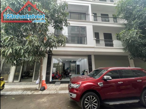 Liền Kề Hải Ngân-7 tầng thang máy-vỉa hè. Giá tốt