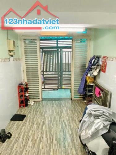 Hiếm - DT 34M2 ,Dài 12M , 4 Tầng Với 4PN , 3WC - Chính Chủ - Đã Hoàn Công - Vĩnh Viễn - Q1