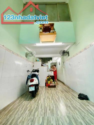 Hiếm - DT 34M2 ,Dài 12M , 4 Tầng Với 4PN , 3WC - Chính Chủ - Đã Hoàn Công - Vĩnh Viễn - Q1 - 1