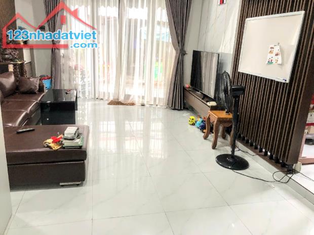 NHÀ BÌNH AN 7 - LÔ GÓC 2 MẶT TIỀN - 60M2 - 3 TẦNG - NGANG:8M - GẦN CHỢ HÒA CƯỜNG - 5.95 TỶ