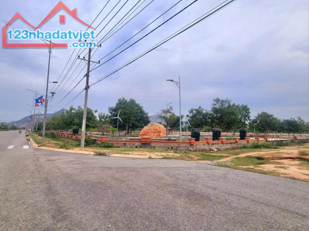 BÁN LÔ ĐẤT ĐẸP – MẶT TIỀN ĐƯỜNG 40M – GIÁ CỰC TỐT CHỈ 965 TRIỆU!

📐 Diện tích: 150m² (6m - 3