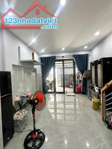 Bán gấp Nhà đẹp mặt tiền rộng hơn 5m, nở hậu, 132m2 có dòng tiền 6 phòng 22 triệu/ tháng. - 1