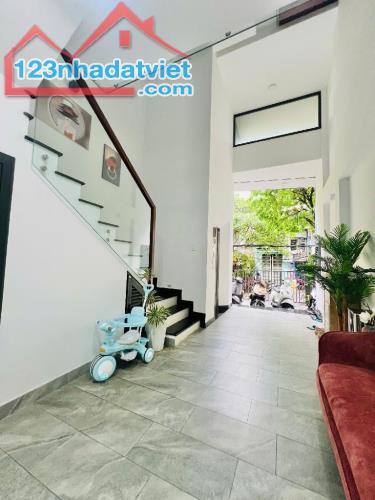 Bán nhà HXH quận 3,gần Nam Kỳ Khởi Nghĩa, 6 Tầng, thang máy, 85m2, TN 480tr/năm,19.6 Tỷ