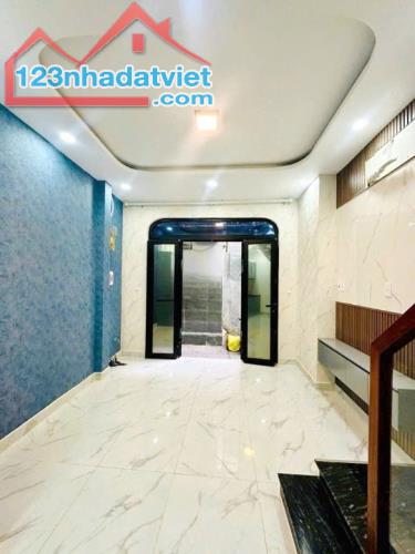 Nhà mới 5 tầng hẻm thông sát đường Nguyễn Văn Cừ P2Q5. 4 tỷ 50 triệu - 1