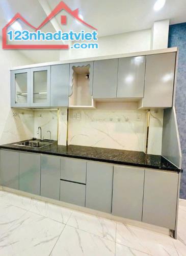 Nhà mới 5 tầng hẻm thông sát đường Nguyễn Văn Cừ P2Q5. 4 tỷ 50 triệu - 4