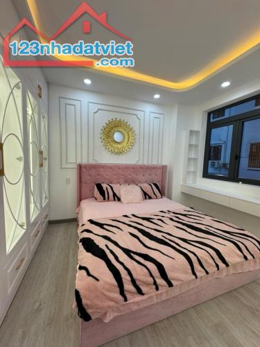 BÁN GẤP NHÀ MỚI XÂY SHR.DT110.2M 3 TẦNG 5 PN 5 WC CHỈ 8.9 TỶ Đ PHẠM HỮU LẦU KẾ PMH QUẬN 7 - 4