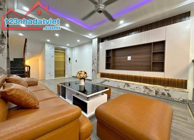 Á HẬU 2025-35M-6TẦNG-THANG MÁY-NGHĨA TÂN- CẦU GIẤY-Ô TÔ ĐỖ CỬA-LÔ GÓC-2THOÁNG-8,25 TỶ - 1