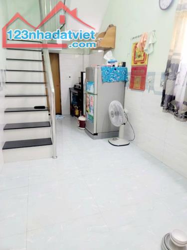 ♪ 1.63 tỷ Nhà 2 mê đúc, Kiệt thẳng ra đường Nguyễn Trãi, Phố Chợ Hải Châu, Triệu Nữ - 1