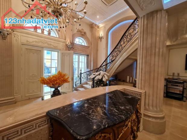 SIÊU BIỆT THỰ NGUYỄN KHÁNH TOÀN - 120 M2 - MT 23M - 69 TỶ-LÔ GÓC -THANG MÁY - KD ĐỈNH CAO - 1