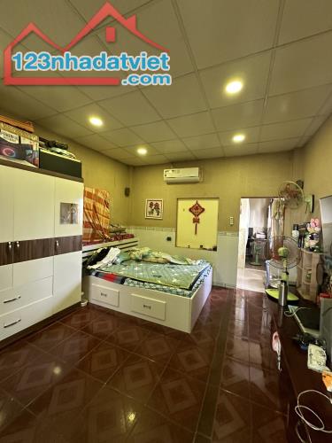 Bán căn nhà vị trí siêu đẹp – ngay mặt tiền đường Tân Hòa Đông, lộ giới 8m, sầm uất, 7.x - 1