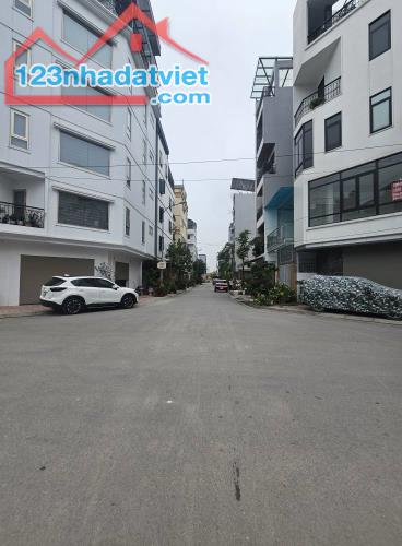 💜💜TĐC NGỌC THỤY 62.3M2 CHÀO 17.8 TỶ - 2 THOÁNG - PHÂN LÔ VỈA HÈ - VIEW 3 QUẢ ĐỒI - HÀNG - 4