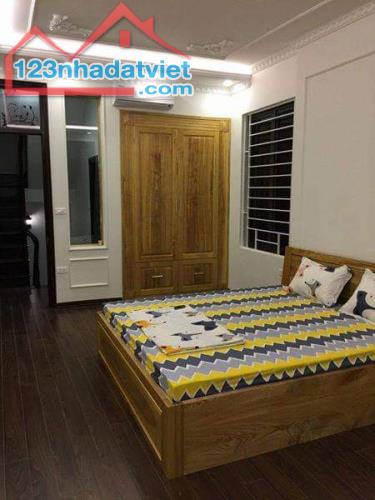 Bán nhà Tây Mỗ Nam Từ Liêm 40m2 c4 lô góc 2 thoáng đủ nội thất ở ngay  gần phố hơn 4 tỷ