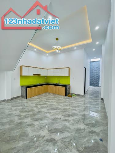 NHÀ CỰC ĐẸP HOÀN THIỆN 5X21 SỔ HỒNG THỔ CƯ CUỐI ĐỒNG KHỞI 600TR SỞ HỮU - 2