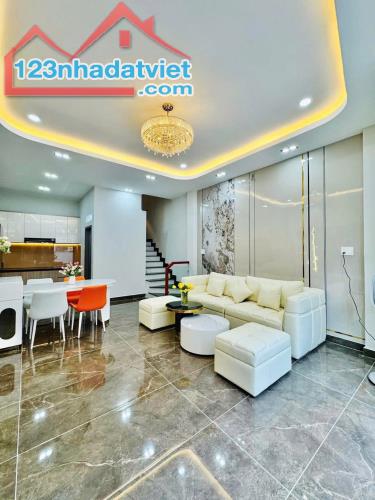 Nhà Mới 100%, 1 Sẹc Ô Tô, 120m², 3PN 4WC – Bán Gấp Chỉ 2 Tỷ 1 – Thủ Dầu Một - 1