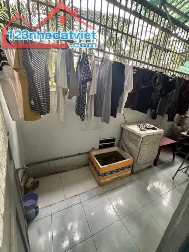 NHÀ VIU HAI CÔNG VIÊN QUẬN 6 DIỆN TÍCH 4X10M, 2 TẦNG CHỈ 5.2 TỶ - 2