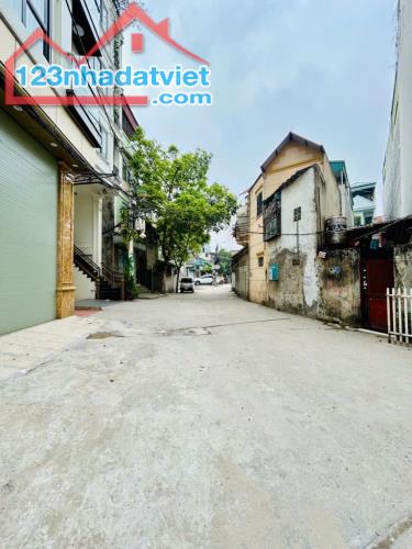 Nhà phân lô trung tâm quận Hoàng Mai, 38m2, 7 tầng tháng máy, MT 5m, ô tô vào nhà, full