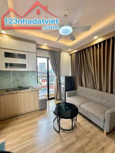 Bán tòa CCMN phố Giáp Nhất, Thanh Xuân 82m2x8T MT8m 25PKK doanh thu 1.3 tỷ/năm