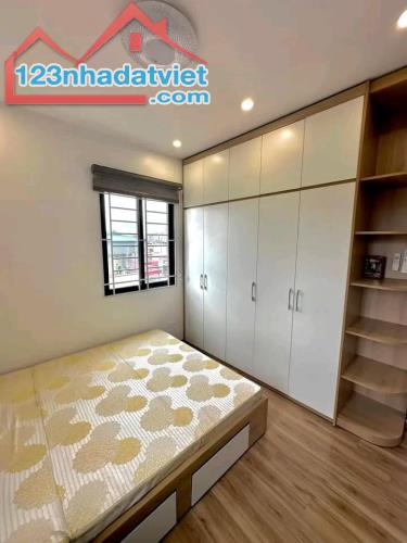 Bán tòa CCMN phố Giáp Nhất, Thanh Xuân 82m2x8T MT8m 25PKK doanh thu 1.3 tỷ/năm - 2
