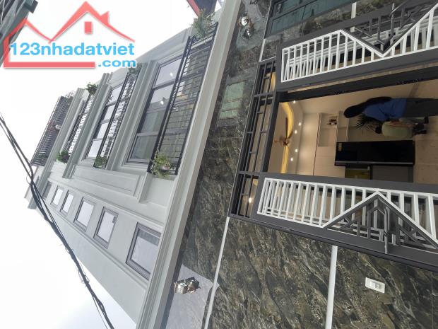 Gần đường 18M Mỗ Lao, Nhà 40M mt6m 5t Thang Máy,ngõ to,an sinh đỉnh