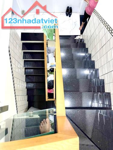 Cần bán gấp nhà lô góc 2 mặt tiền hẻm, xe hơi ngủ trong nhà Lý Thánh Tông khu VIP, 5.x tỷ - 2