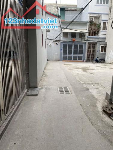 Nhà Hữu Hưng, Tây Mỗ 50m, 5 tầng xây mới, 6 ngủ chỉ việc xách balo vè ở, cách ô tô 100m