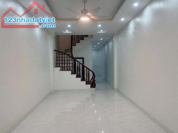 Nhà Hữu Hưng, Tây Mỗ 50m, 5 tầng xây mới, 6 ngủ chỉ việc xách balo vè ở, cách ô tô 100m - 1