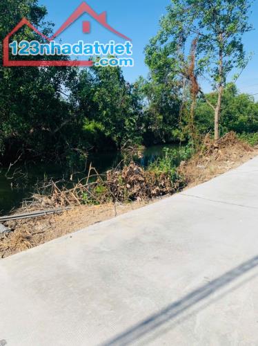 bán rẻ Đất thổ cư toàn diện Tích siêu đẹp ngay đường ĐT 827, Long An, 680m2 (22mx30m) 1.x