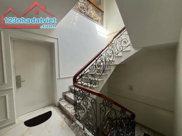 Giá ngộp..chỉ 14 tỷ990. Bán nhà 2L siêu đẹp ngay trung tâm TM VinCom Biên Hoà. 7x17m. - 3