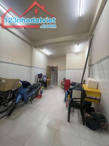 MẶT TIỀN KD - NGAY CẦU CHÀ VÀ QUẬN 8 - 4,2X21M - VUÔNG A4 - 3 TẦNG - KHÔNG LỘ GIỚI - 13.3T